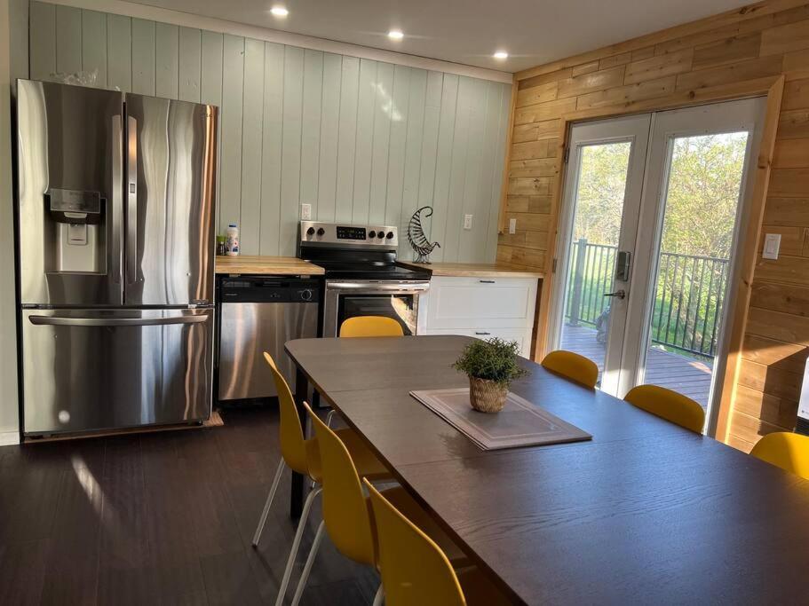 Family Friendly Cottage ☆Walking Distance To Beach Lion's Head Exterior photo